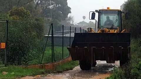 excavadora protectora 2