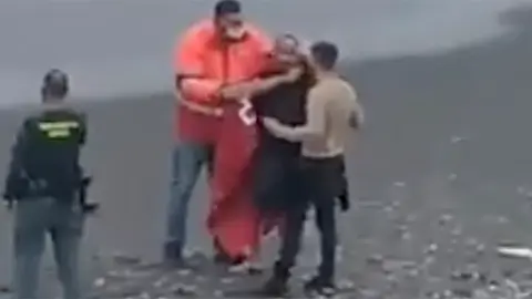 Marroqu&iacute; rescvatado en la playa del Tarajal