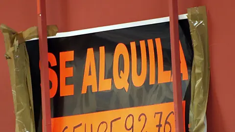 Cartel de 'se alquila'.