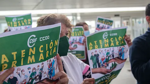 Protesta de CCOO y CSIF en el Centro de Salud Otero