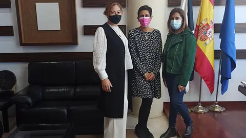 La consejera Kissy Chandiramani y representantes de BPW