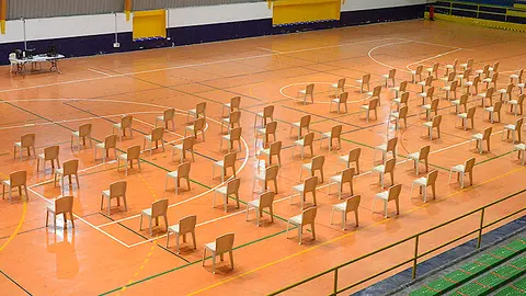 Punto de vacunaci&oacute;n del Polideportivo La Libertad