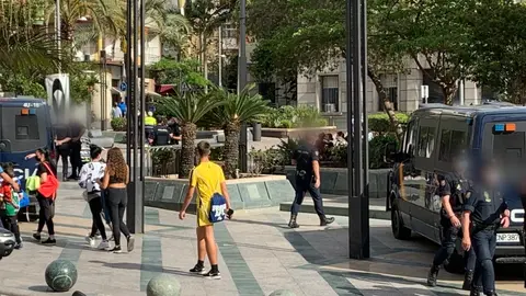 plaza reyes policia vox 1280