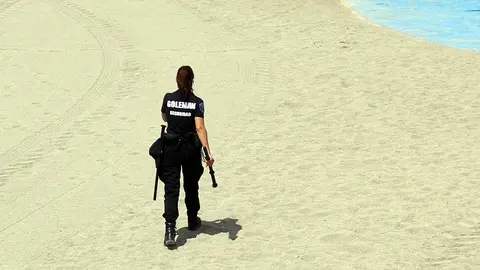 vigilante playa