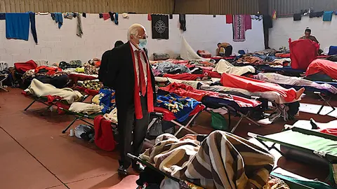 Visita del Padre &Aacute;ngel a las naves en las que la Ciudad acoge alos inmigrantes llegados desde el 17 de mayo