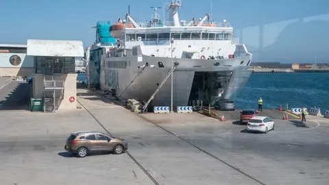 Balearia Passi&oacute; per Formentera embarque coches puerto ferry