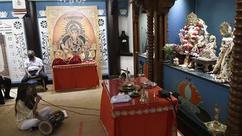 Festividad de Ganesh en el templo hind&uacute;