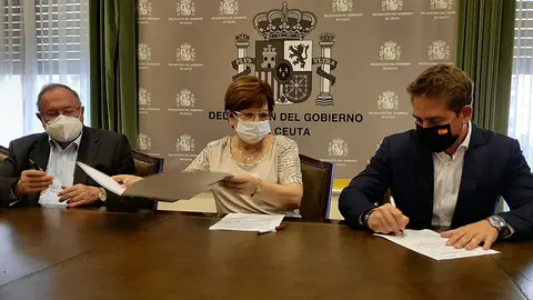 Jos&eacute; Bonet, Salvadora Mateos y Karim Bulaix