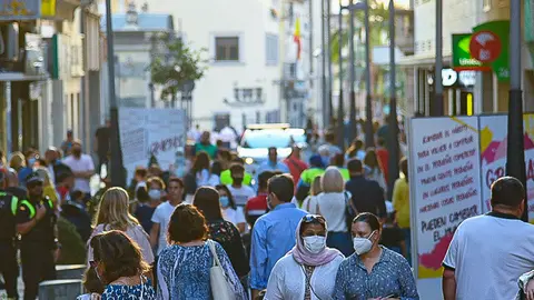 Gente en la calle Real Noch een Blanco