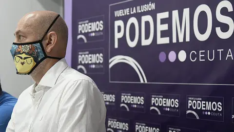 Ram&oacute;n Rodr&iacute;guez Casaub&oacute;n en la sede de Podemos