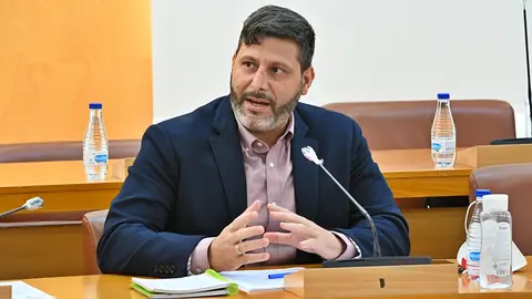 Mohamed Mustafa, ocupando su esca&ntilde;o en la Asamblea