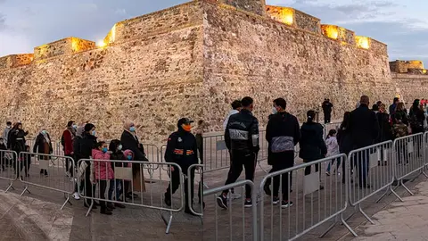 Una larga cola sustituye a la Cabalgata de Reyes