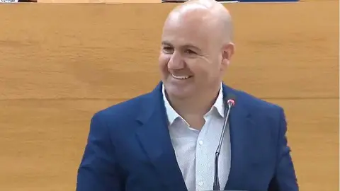 Juan Guti&eacute;rrez, durante el transcurso de una sesi&oacute;n plenaria