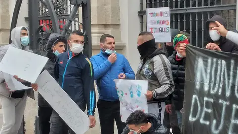 Protesta d elos marroqu&ntilde;ies acogidos en el Tarajal