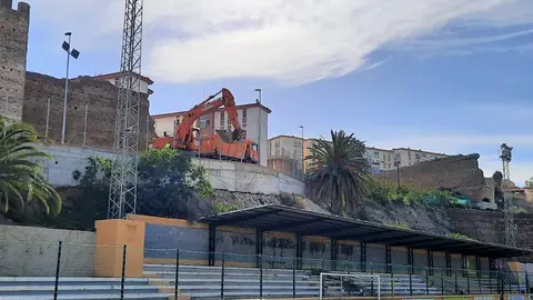 Obras en el muro de contenci&oacute;n del Jos&eacute; Benoliel