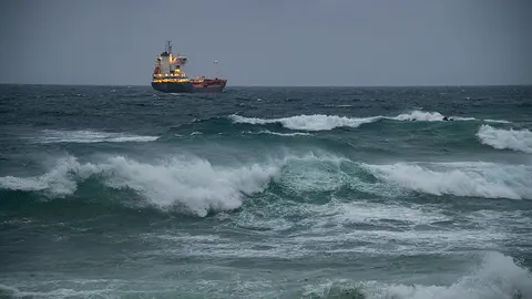 La bah&iacute;a norte, durante un fuerte temporal de viento