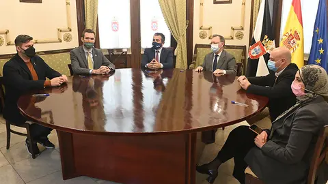 Los portavoces de todos los grupos de la Aasamblea reunidos en el Sal&oacute;n de la Rotonda Isidro Jarque