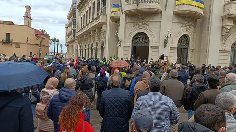 Concentraci&oacute;n silenciosa en repulsa del asesinato de Mar&iacute;a &Aacute;ngeles amanos de su marido