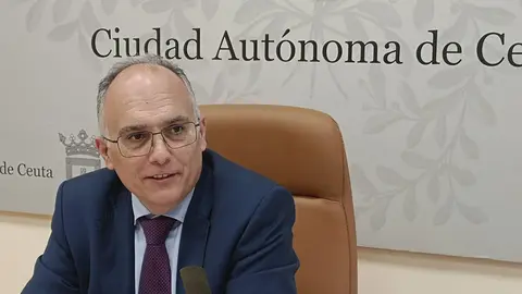 Alberto Gait&aacute;n, en la sala de prensa del Palacio Auton&oacute;mico