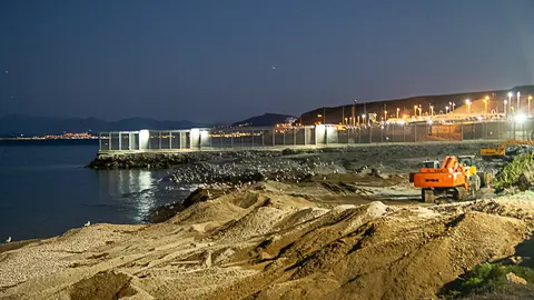 playa obras arena tarajal noche-1