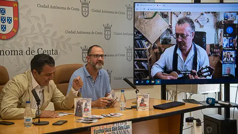 Carlos Rontom&eacute;, Carlos Galet y, en videoconferencia, Jos&eacute; Barros con su 'cavaquinho'-1