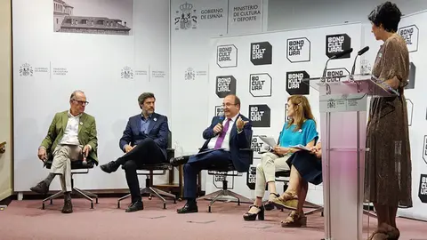Miqel Iceta en la rueda de prensa de presentaci&oacute;n del Bono Cultural