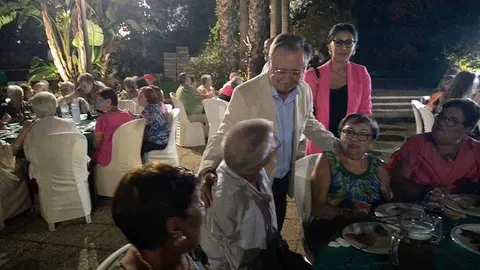 Juan Vivas saluda en la Cena del Mayor