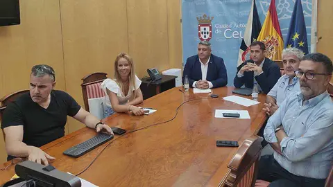 El consejero de Medio Ambiente y Servicios Urbanos, Yamal Dris, y el de Fomento y Turismo, Alejandro Ram&iacute;rez y los directores generales Manuel Jurado y Tamara Guerrero y el director de Procesa, Jos&eacute; Diestro