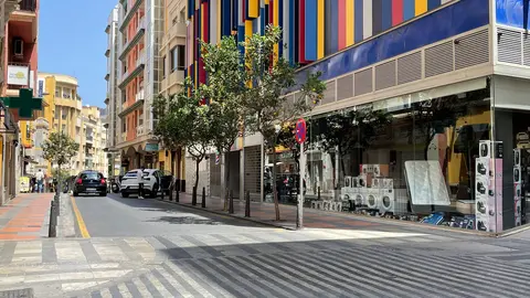 La calle Real, a la altura del Edificio de Colores