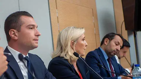 Bardella junto.a Marine Le Pen en un acto de Rassemblement National
