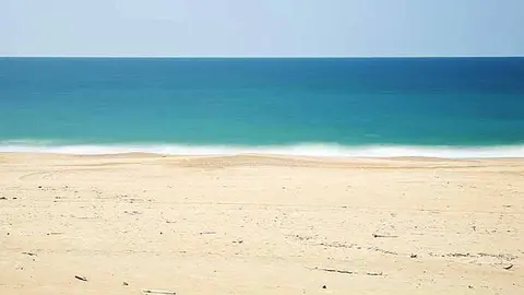 Foto con la que ilustra OkDiario su rese&ntilde;a de la playa de La Ribera