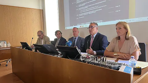 Ponente de la UNED en la presentaci&oacute;n del informe