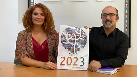 Ana Bel&eacute;n N&uacute;&ntilde;ez y Basilio Garc&iacute;a, durante la presentaci&oacute;n del programa de actividades de ACEFEP de 2022