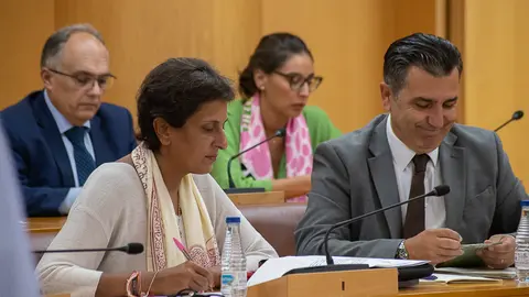 Chandiramani, Romntom&eacute; y Dunia Mohamed