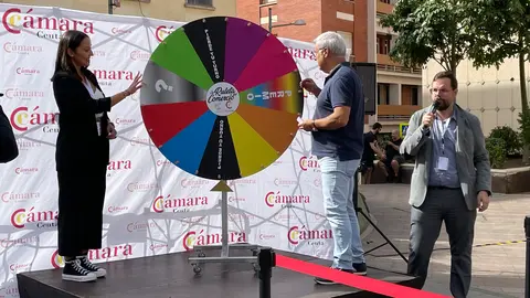 Antonio, instantes previos a hacer girar la ruleta