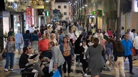 Gente Calle Real Comercios Centro-1
