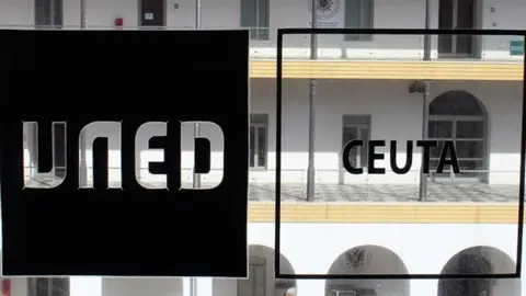 Logo de la UNED