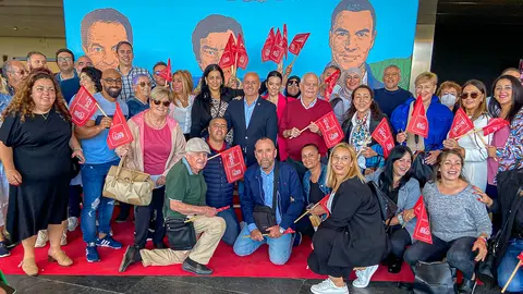 Militantes del PSOE en la celebraci&oacute;n de la victoria de Felipe Gonz&aacute;lez en 1982-2