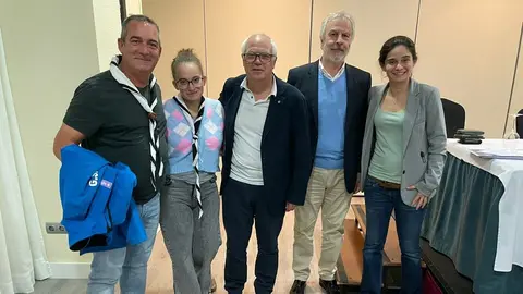 Representantes de Bale&agrave;ria y el Centro Scout, tras la renovaci&oacute;n de su convenio de colaboraci&oacute;n