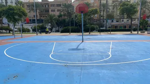 Pista de baloncesto de los bajos de La Marina