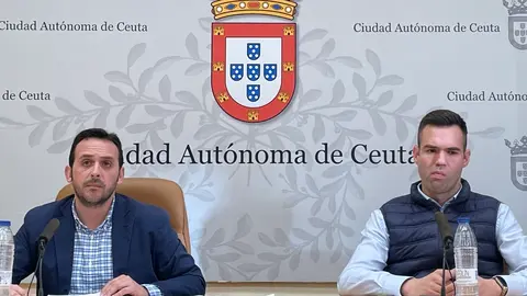 Juan Sergio Redondo y Carlos Verdejo, en la sala de prensa del Palacio Auton&oacute;mico