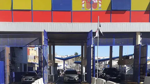 Frontera del Tarajal. Paso de veh&iacute;culos