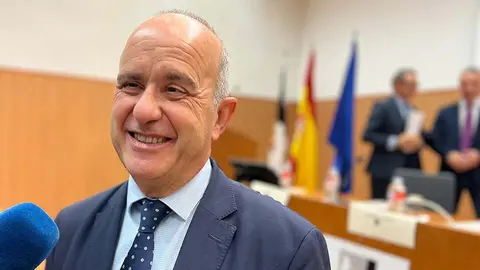 Rector Magn&iacute;fico, Ricardo Mairal