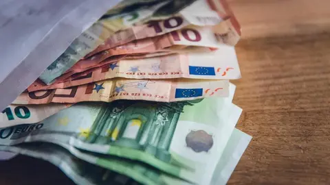  Diferentes inversores han seguido de cerca los diferentes detalles de las pol&iacute;ticas monetarias del Banco Central Europeo (BCE) 