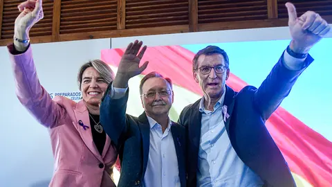 Yolanda Bel, Juan Vivas y Alberto N&uacute;&ntilde;ez Feij&oacute;o en el XIII Congreso PP-1