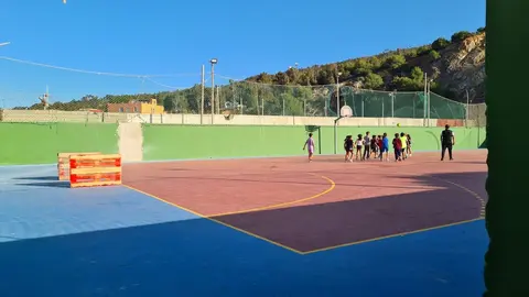 Pista polideportiva de Benz&uacute;