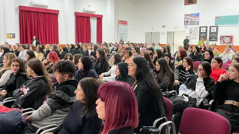 Alumnos del Camoens, durante la charla de Iv&aacute;n Rojas