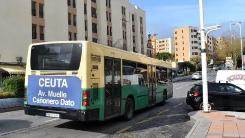 Un autobus, entrando en el garaje de la empresa/ Archivo