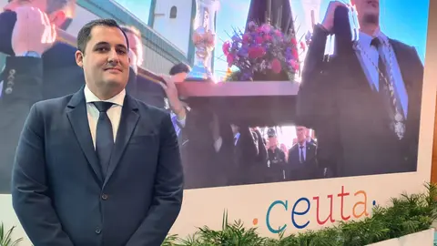 Alejandro Ram&iacute;rez, consejero de Turismo, en el stand de Ceuta en FITUR / Laura Ortiz
