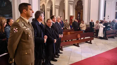 Autoridades civiles y militares, en la Catedral de la Asunci&oacute;n